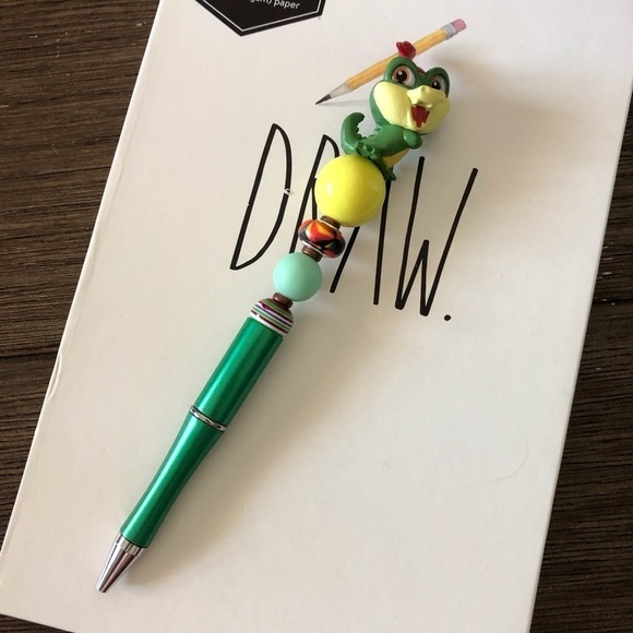 Disney Doorables: Fantasia: Ben Ali Gator handmade beaded pen - Picture 2 of 3